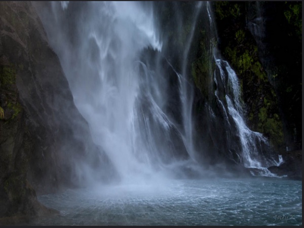 അർവാലം വെള്ളച്ചാട്ടം 