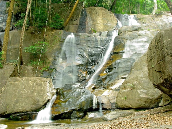 വാഴ്‌വന്തോള്‍ വെള്ളച്ചാട്ടം