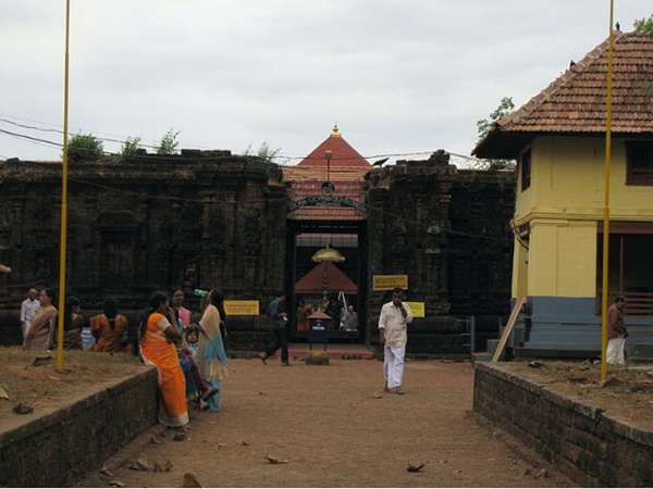 സ്ത്രീകൾക്കു പ്രവേശനം രാത്രിയിൽ!