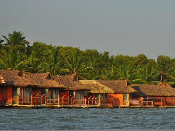 പൂവാര്‍ 