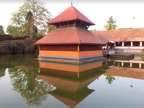 കാസർകോഡിന്റെ സരോവര ക്ഷേത്രം