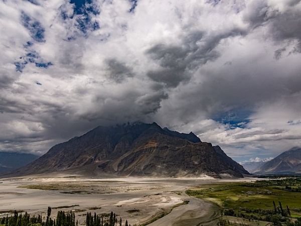 പാക്കിസ്ഥാനും ചൈനയും ഒന്നിച്ചപ്പോൾ