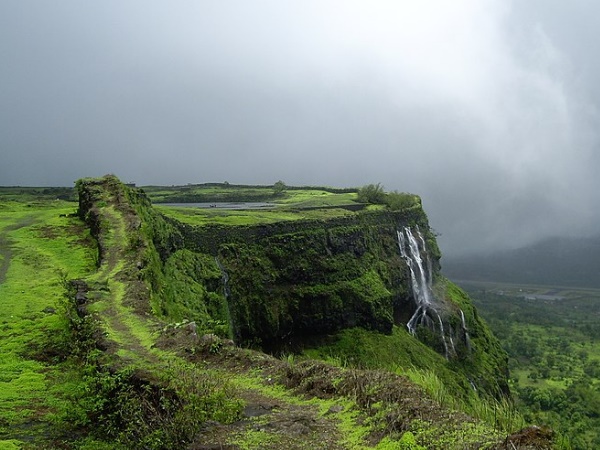 കോട്ടയുടെ മുകളിൽ