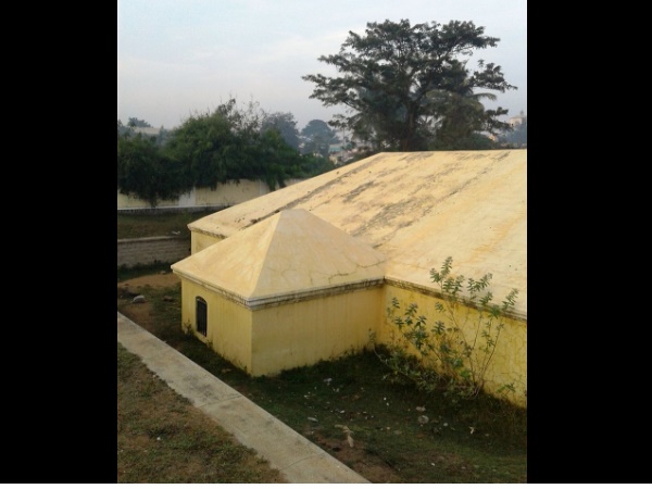 ഉള്ളിൽ കടക്കാൻ പാടുപെടും