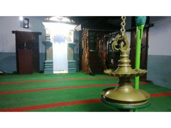 നിലവിളക്ക് കൊളുത്തുന്ന ഏക മുസ്ലീം ദേവാലയം