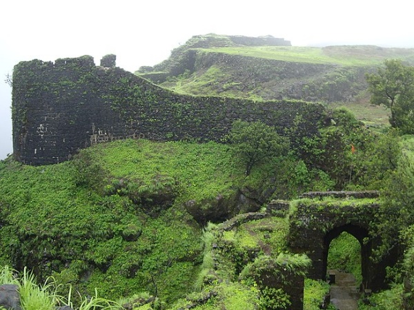 രാത്രിയിലെ കോട്ട
