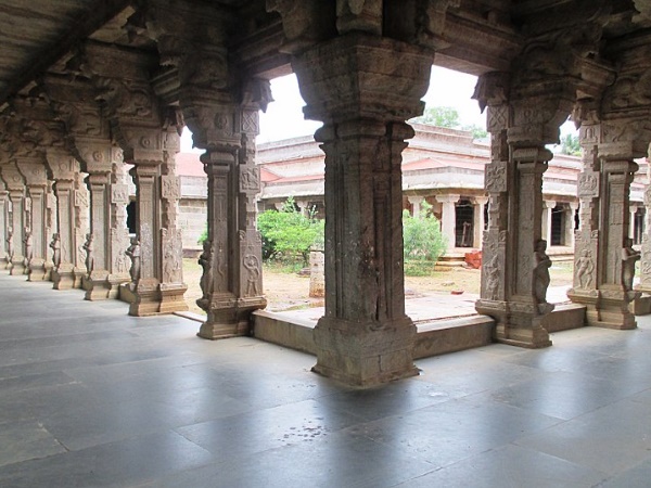 മൂന്നു നദികൾക്കിടയിലെ ക്ഷേത്രം