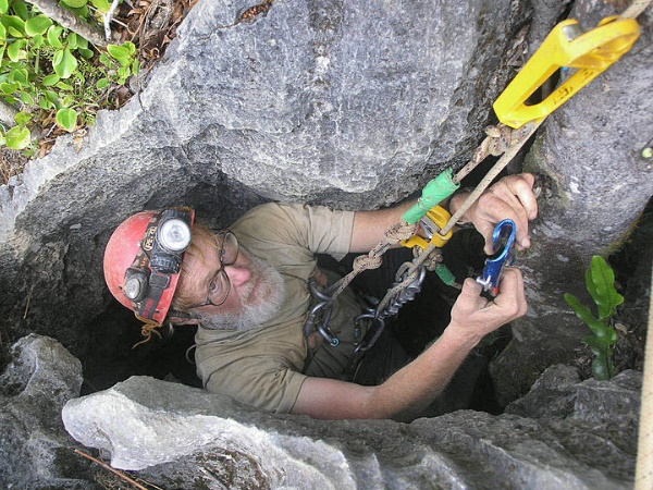 കേവിംഗ് 