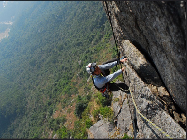 റോക്ക് ക്ലൈമ്പിങ് 