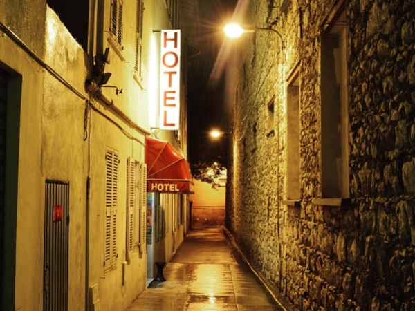 കാവൽക്കാരെ നിയന്ത്രിക്കുന്ന പ്രേതം