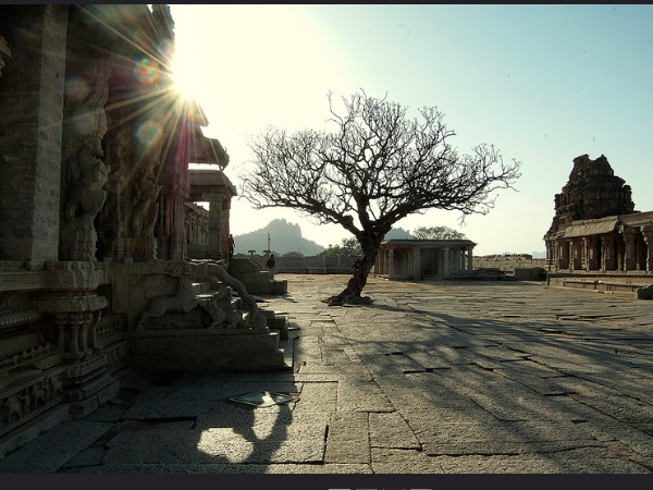 ചരിത്രത്തിനിടയിലെ ഗ്രാമം