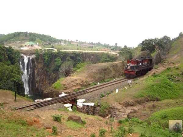 താന്ത്യയുടെ ആത്മാവിനെ വണങ്ങുന്ന റെയിൽവേ