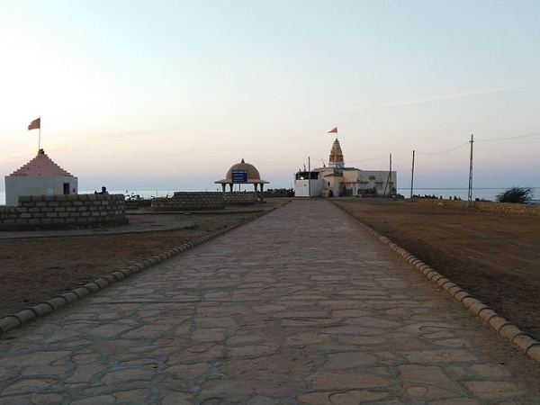  റാ കനോജ് ശവകുടീരം