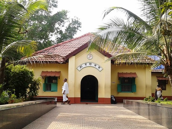 ആനന്ദാശ്രമത്തിലെ ഒരു പകൽ