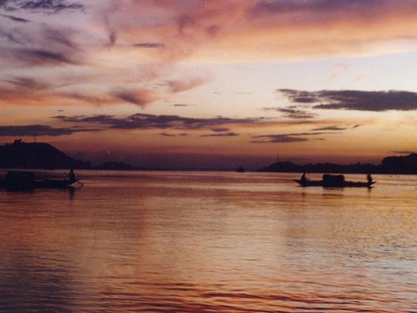 ബ്രഹ്മപുത്ര നദിയിലെ സൂര്യസ്തമയം