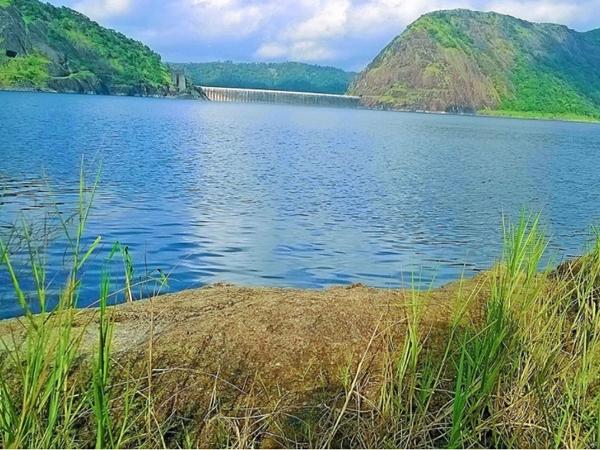 ഷട്ടറുകളില്ലാത്ത ഇടുക്കി ഡാം