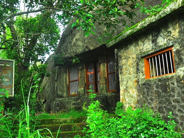 കവിയൂർ തൃക്കക്കുടി ഗുഹാക്ഷേത്രം