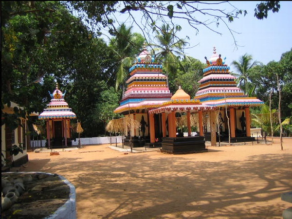 പൊന്നുംതുരുത്ത് ശിവപാർവ്വതി വിഷ്ണു ക്ഷേത്രം