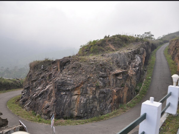  വളഞ്ഞു പുളഞ്ഞ് ഒരു യാത്ര