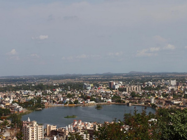 ചരിത്ര പുസ്തകങ്ങളിൽ മാത്രം ഒതുങ്ങിക്കൂടാതെ പുറത്തേക്കിറങ്ങാം 