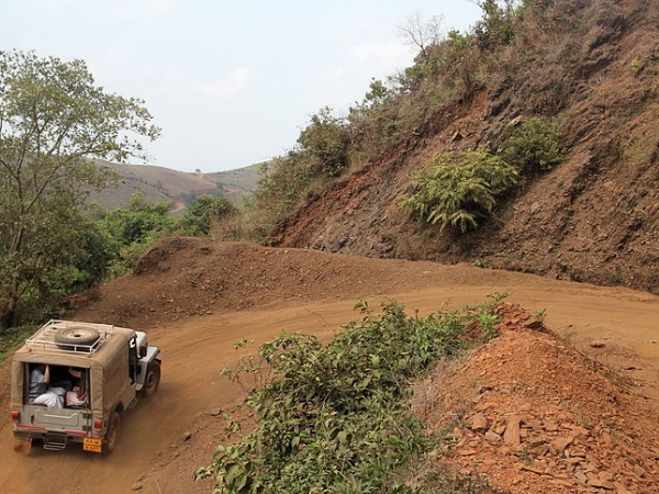 ഓഫ് റോഡൊക്കെ ഇതാണ് മോനെ