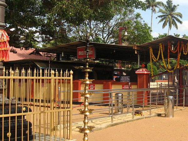 വലിയ കൂനമ്പായിക്കുളം ഭദ്രകാളി ക്ഷേത്രം