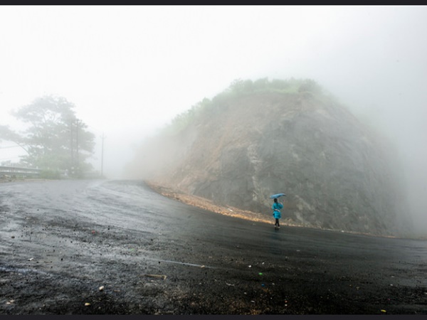 മലനിരകൾ വെട്ടിയരിഞ്ഞ വഴി