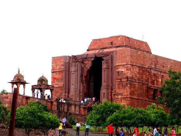 ആയിരം വർഷമായിട്ടും നിർമ്മാണം തീരാത്ത ക്ഷേത്രം