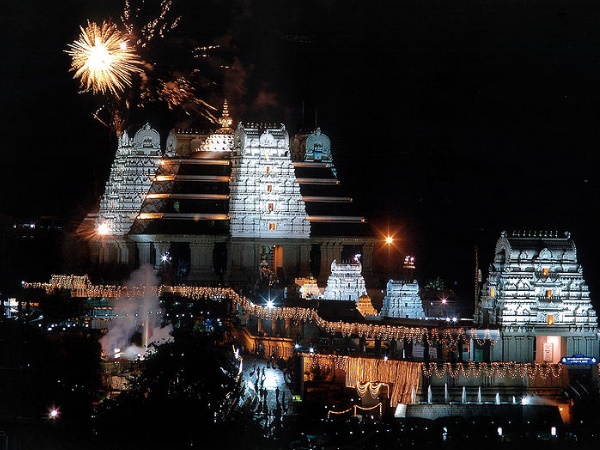 അല്പം ആത്മീയതയാണ് ലക്ഷ്യമെങ്കിൽ ഇസ്കോൺ ക്ഷേത്രം 