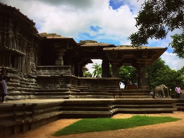 ആയിരം തൂണുള്ള ക്ഷേത്രം