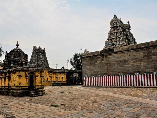 തറ മുതൽ മേൽക്കൂര വരെ കല്ല്