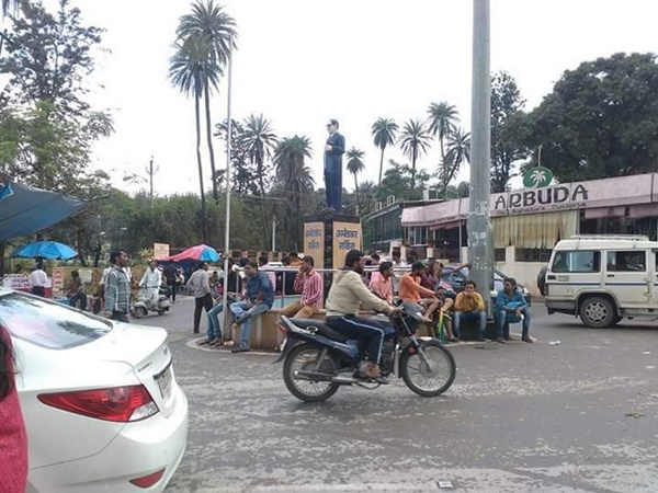 ആരോട് ചോദിക്കാൻ....!