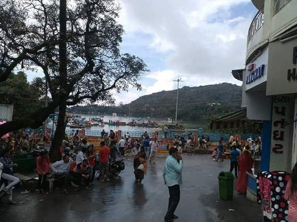 യാത്രയ്ക്കിടെ പകർത്തിയ ചിത്രങ്ങൾ