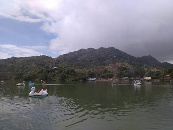 യാത്രയ്ക്കിടെ പകർത്തിയ ചിത്രങ്ങൾ