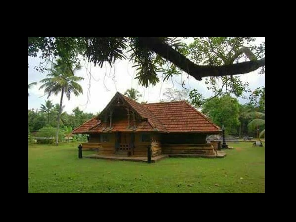 മേൽക്കൂരയില്ലാത്ത ഗർഭഗൃഹം