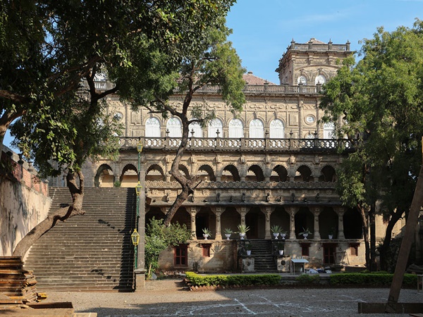 നവ്ലഖ പാലസ് 