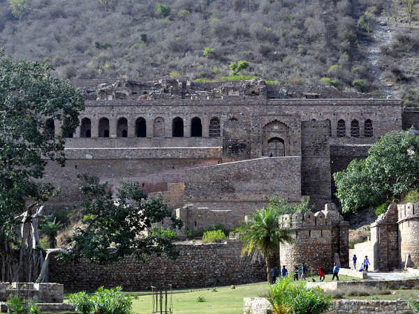 ധൈര്യം പരീക്ഷിക്കുവാൻ ബാന്‍ഗഡ് കോട്ട 