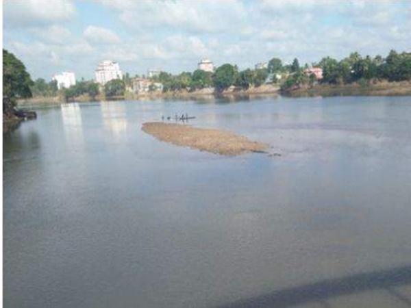 നദിക്കടിയിൽ ഉയർന്ന ദ്വീപ്