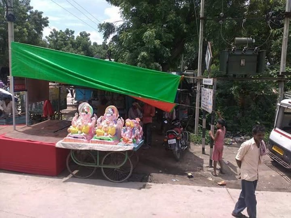 യാത്രയ്ക്കിടെ പകർത്തിയ ചിത്രങ്ങൾ