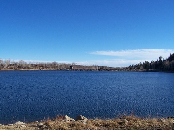 കൊലാബ് തടാകവും പൂന്തോട്ടവും 