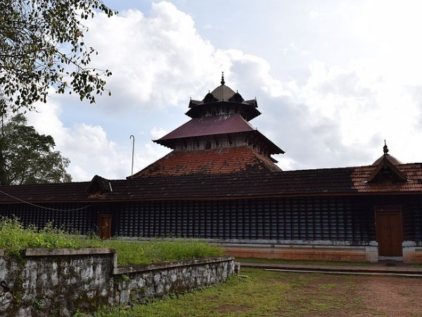 രണ്ട് ഭരണസമിതികൾ