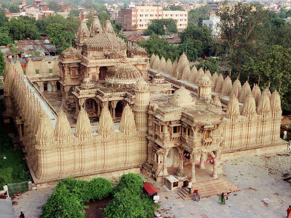 കൻകാരിയാ തടാകം