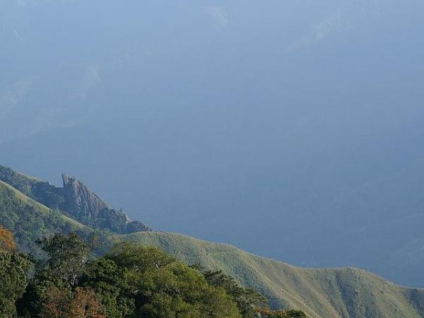 കർണ്ണാടകത്തിനും തമിഴ്നാടിനും ഇടയിൽ