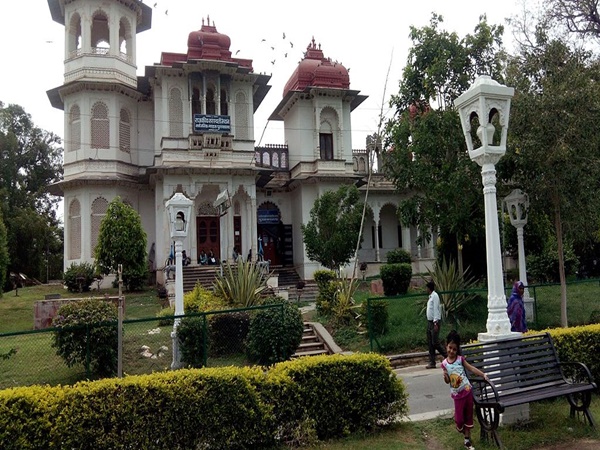 ഗുലാബ് ബാഗും മൃഗശാലയും