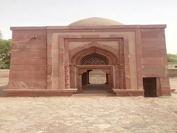 ദർഗാ ചാർ ഖുതബ്