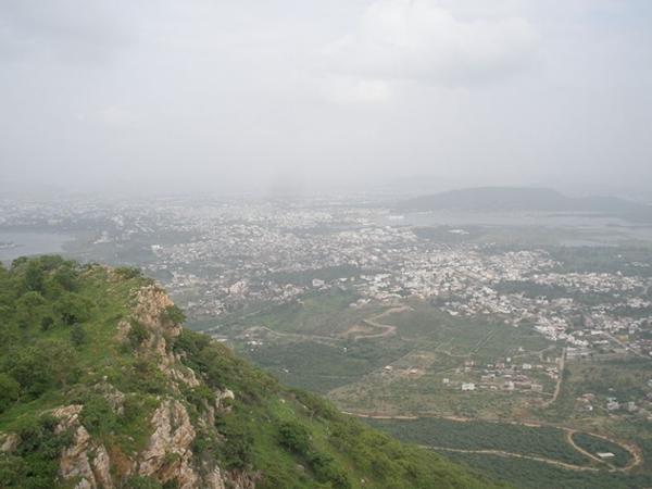 മലയുടെ മുകളിൽ