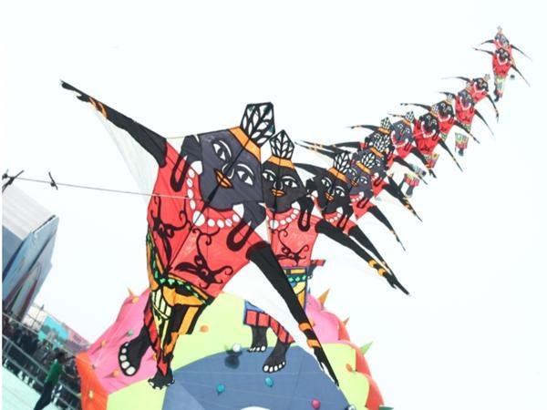 ദൈവങ്ങളെ ഉണർത്തുവാൻ 