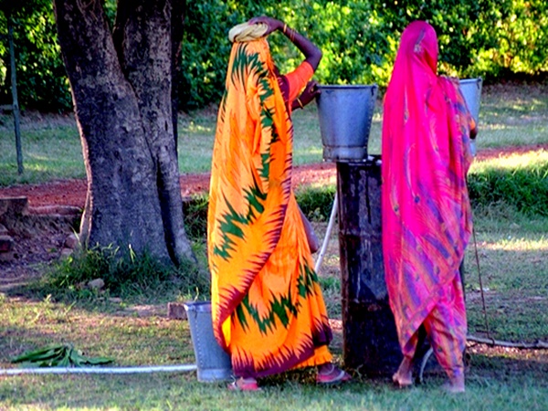 മടുക്കുന്ന വരെ ഷോപ്പ് ചെയ്യാൻ ജോഹ്രി ബസാർ