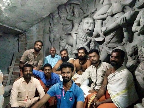 പാറക്കൂട്ടങ്ങൾക്കു മുകളിൽ 