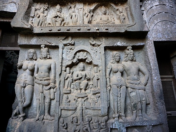 കർലാ ഗുഹകൾ